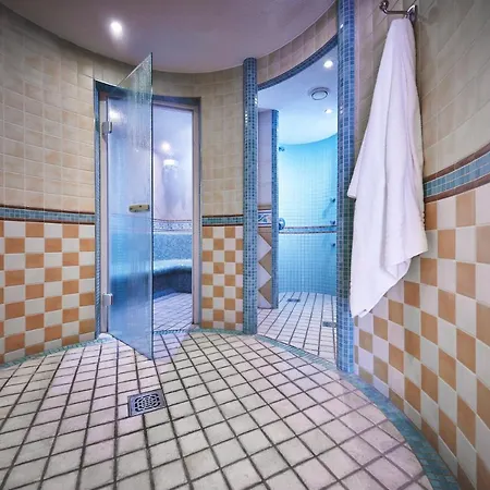 Vis A Vis Parkhotel Hotel